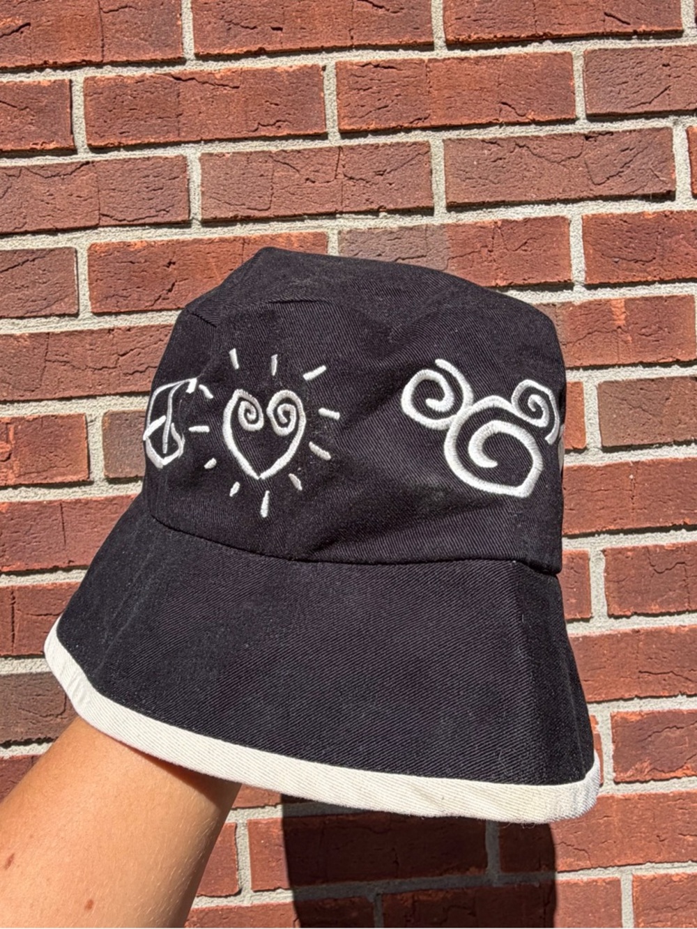 Vintage Official Disney World Bucket Hat
Super cute 90s-Y2K black bucket hat